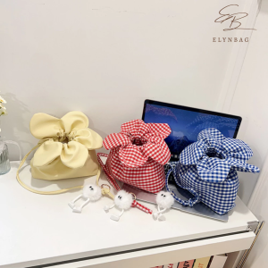 túi đeo chéo nữ hot trend